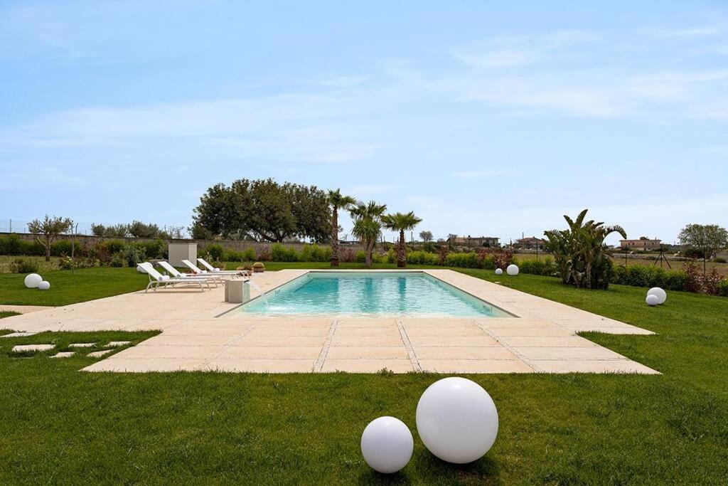 Villa Paradiso With Private Pool, Bbq Area, Huge Garden And Free Parking モーディカ エクステリア 写真